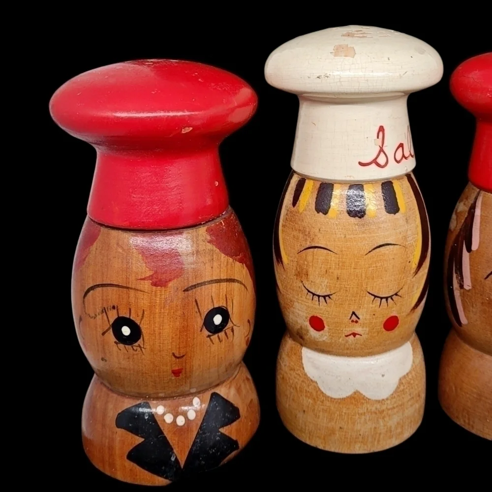 4 Vintage 1970's wood chef shakers in various shapes & sizes. Made in Ja…